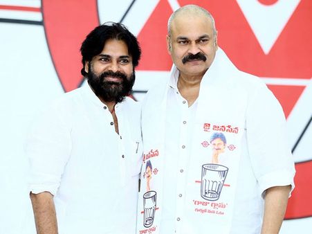 నాగబాబు ఎఫెక్ట్: పవన్ కళ్యాణ్ తీరు తప్పబుడుతూ విమర్శలు!