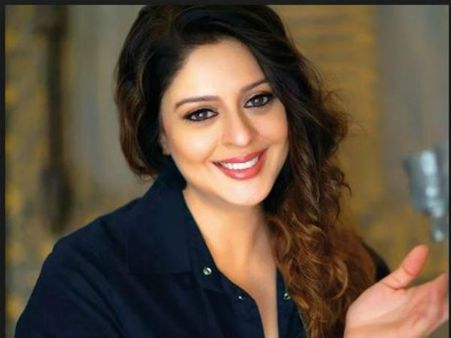 కరోనా బారిన పడ్డ సీఎంపై నగ్మా సెటైర్లు.. ఇప్పుడైనా వదిన చేసిన పాపడ్లు తిను.. .