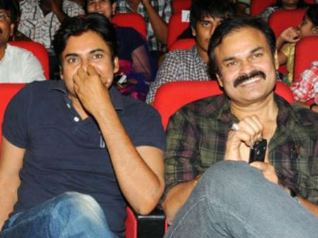 కళ్యాణ్ బాబును చూసి బాధపడ్డాం, వందేళ్లకు ఒకసారే ఇలా: నాగబాబు ఎమోషనల్