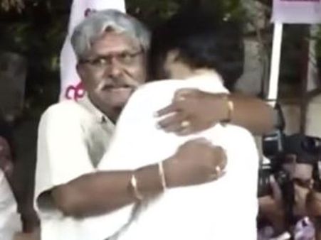 ఫస్ట్ మూవీ తర్వాత ఎవరూ నమ్మలేదు.. నన్ను పవర్ స్టార్ చేసింది ఈయనే.. పవన్ కళ్యాణ్!