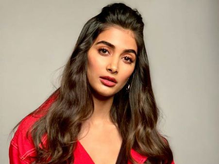 పెద్ద హీరో కదా అని ఒప్పుకుని తప్పు చేశా, అందుకే కెరీర్ ఇలా.. పూజ హెగ్డే సంచలనం!