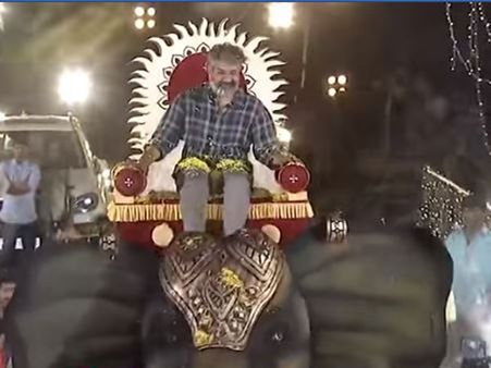 Throwback: రాజమౌళి ఓల్డ్ వీడియో వైరల్, సింహాసనంపై ఊరేగింపుతో గ్రేట్ వెల్‌కం!