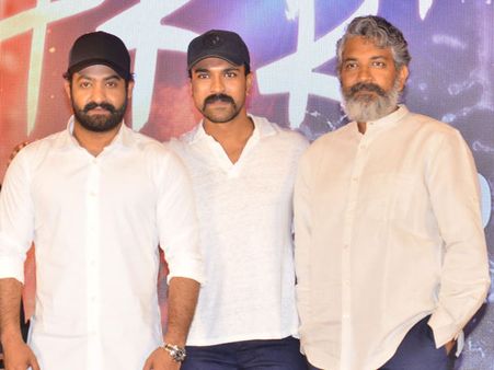 రాజమౌళికి ఆ హీరో ఝలక్... అందుకే జక్కన్న రాజీ పడ్డారా?