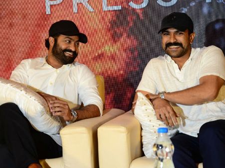 రాజమౌళి ఇంట్లో నేల మీద, ఎన్టీఆర్‌ని చూసి షాక్.. RRR ఎలా మొదలైందో చెప్పిన రాంచరణ్!