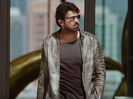 ‘సాహో’ కోసం... కోట్లు కుమ్మరించిన ఓవర్సీస్ డిస్ట్రిబ్యూటర్!