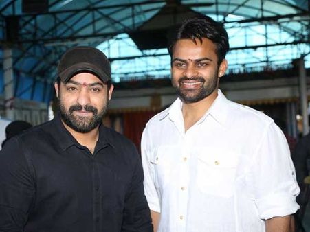 చిరు, చరణ్ దూరం... మెగా హీరో కోసం రంగంలోకి యంగ్ టైగర్!