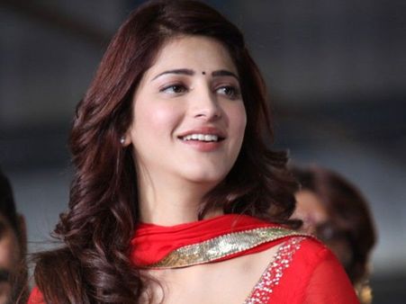 నేను నటించిన వారిలో ఆయన ఒక్కరే సంప్రదాయబద్దమైన హీరో.. శృతి హాసన్ హాట్ కామెంట్స్!