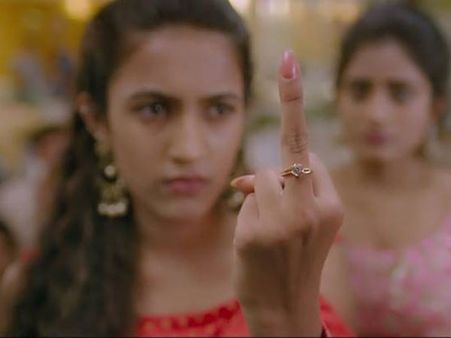 ట్రయాంగిల్ లవ్ స్టోరీ, మిడిల్ ఫింగర్ చూపించిన నిహారిక!