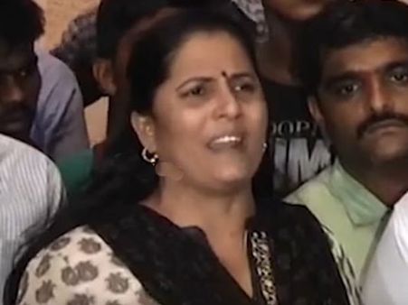 దర్శకరత్న ఆస్తుల వివాదం: మోహన్ బాబుపై దాసరి కోడలు సంచలనం