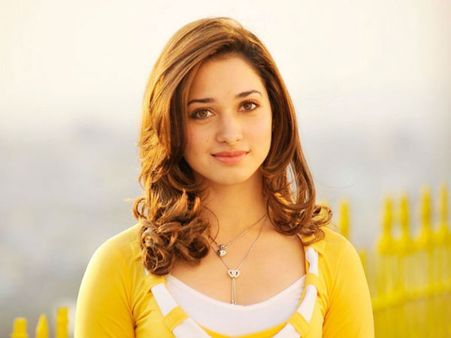 హృతిక్‌తో ముద్దు, ఛాన్స్ వస్తే సర్జికల్ స్ట్రైక్ హీరోతో ఏకంగా.. తమన్నా ఆసక్తికర వ్యాఖ్యలు!