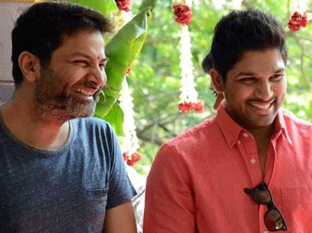 అల్లు అర్జున్-త్రివిక్రమ్ సినిమా ఆలస్యానికి కారణం అదేనా?