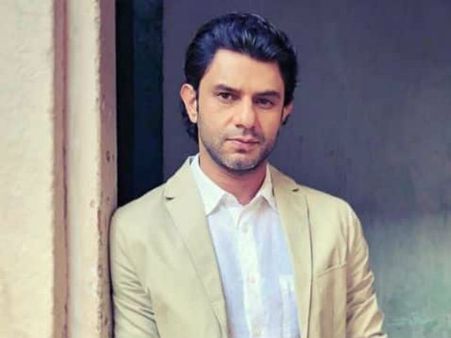 ఆ బయోపిక్‌లో అనవసరంగా నటించా.. అతడి పాత్ర చేసినందుకు అసహ్యంగా ఉంది!