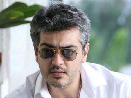 స్టార్ హీరోని నిలదీసిన మహిళలు, అదుపు తప్పిన పరిస్థితి.. వైరల్ అవుతున్న వీడియో!