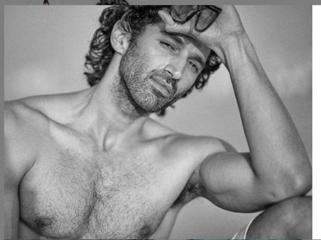 హీరోయిన్‌ను తలదన్నేలా ఎక్స్‌పోజింగ్.. బాలీవుడ్ హీరోపై అమ్మాయిల ఫిదా!