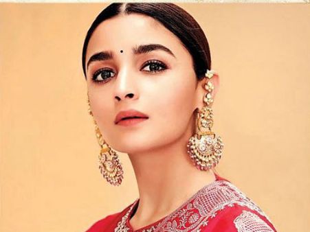 తలకు పొగరెక్కలేదు.. నేల మీదే ఉన్నాను.. RRR సీత షాకింగ్ కామెంట్స్