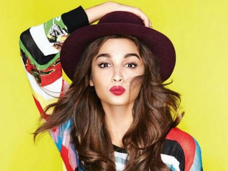 హీరోయిన్‌పై, ఆమె తండ్రిపై కమెడియన్ సెటైర్లు.. మనస్తాపంతో!