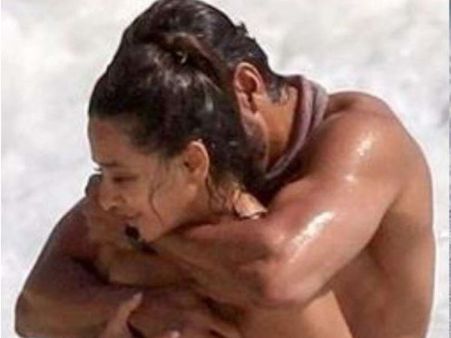 ఈ హీరో అంత రసికుడా? టాలీవుడ్ హీరోయిన్‌తో శృంగార విన్యాసాలు!