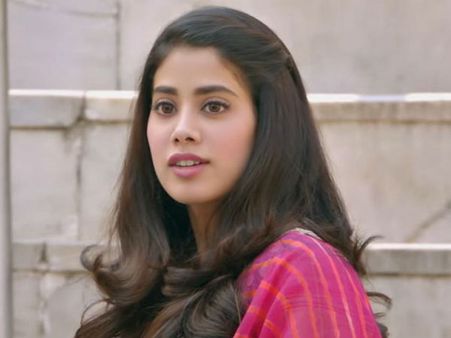 అతడొద్దు... ఇతడితో ముద్దు సీన్ అయితే ఓకే: జాహ్నవి కపూర్ హాట్ కామెంట్