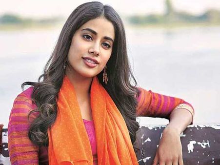 డిఫెన్స్ మినిస్ట్రీ వద్ద పెండింగులో... జాహ్నవి కపూర్ మూవీ, ఏం జరుగుతోంది?