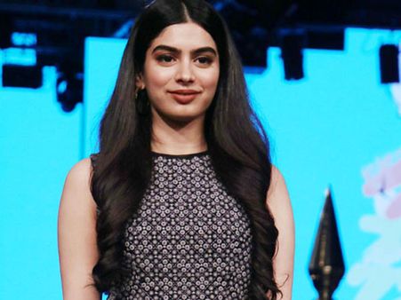 నాపై కర్య్ఫూ.. మానాన్న ప్రవర్తనతో షాకయ్యాను: శ్రీదేవి చిన్న కూతురు ఖుషి కపూర్ కామెంట్