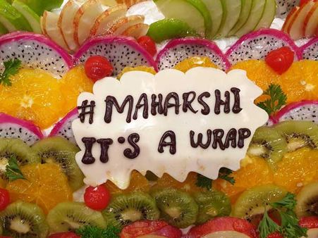 ‘మహర్షి’ షూట్ ఫినిష్: సంబరాల్లో మహేష్, సితార, నమ్రత, చిత్ర బృందం!(ఫోటోలు)