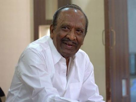 రజనీకాంత్‌ను సూపర్‌స్టార్‌గా చేసిన దర్శకుడు ఇకలేరు.. అనారోగ్యంతో కన్నుమూత