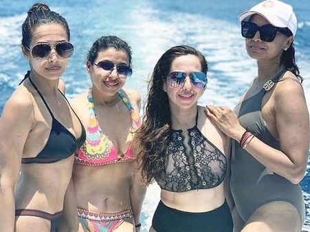 మలైక కెవ్వు కేక: లేటు వయసులో రెండో పెళ్లి.. మాల్దీవుల్లో బ్యాచ్‌లర్ పార్టీ.. బీచ్‌లో అందాల ఆరబోత