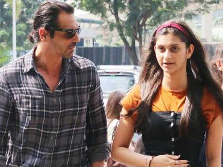 వెండితెరపై మరో ప్రముఖ హీరో కూతురు.. త్వరలోనే సినిమాల్లోకి ఎంట్రీ