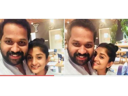 మీరా జాస్మిన్ రీ ఎంట్రీ.. డైరెక్టర్‌తో హాటు హాట్‌గా సెల్పీ..