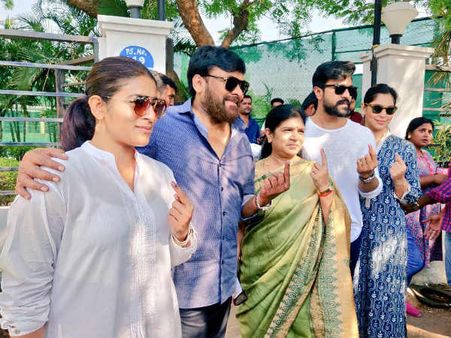 ‘నోటా’ నొక్కండని చెప్పిన రాజమౌళి.. ఓటు కోసం తరలి వచ్చిన మెగా ఫ్యామిలీ!