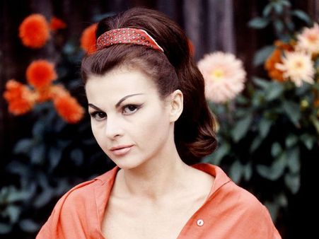 జేమ్స్ బాండ్ గర్ల్ కన్నుమూత.. గోల్డ్ ఫింగర్‌లో అద్భుతంగా