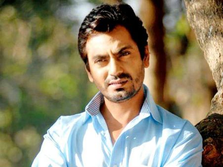 నాపై తప్పుడు లైంగిక ఆరోపణలు.. 100 కోట్ల నష్టపరిహారం చెల్లించండి.. కోర్టుకు నవాజుద్దీన్ సోదరుడు!