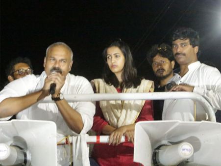 పిట్ట కొంచెం కూత ఘనం: తండ్రికి అండగా ప్రచారంలో దూసుకెళ్తున్న నిహారిక.. బరిలోకి వరుణ్, అల్లు అర్జున్