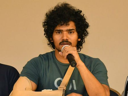 ఆమె చనిపోవడం బాధించింది, సీటు బెల్టు వల్లే బ్రతికా: ‘నువ్వు తోపురా’ హీరో సుధాకర్