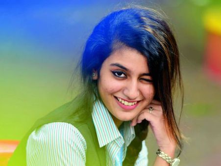 యువహీరోతో ప్రేమలో పడ్డ ప్రియా వారియర్.. పక్కాగా దొరికిపోయింది ఇలా..