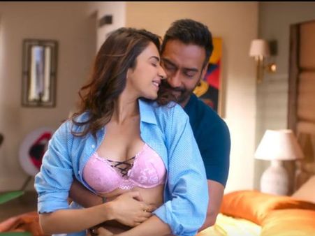 ఒక్కసారి పడుకొంటే అది వస్తుందా? 50 ఏళ్ల అంకుల్‌తో రకుల్ ప్రీత్ రొమాన్స్!