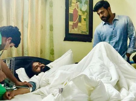 పవన్ కళ్యాణ్‌కు అస్వస్థత, రామ్ చరణ్ పరామర్శ.. కాలుకు కట్టుతో చరణ్ (ఫోటోస్)