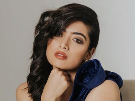 దర్శకుడు చేసిన పనికి ఏడ్చేశా.. షాక్ నుంచి చాలా సేపు బయటపడలేకపోయా.. రష్మిక!