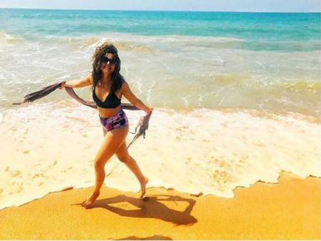 భర్తకు టీవీ నటి విడాకులు... శ్రీలంక బీచుల్లో అందాల ఆరబోత.. హాట్ పిక్స్ వైరల్!