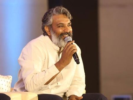 బాహుబలి మాదిరిగా కాదు.. RRR అక్కడే ఎందుకంటే.. ఆ డిమాండ్ ఉంది.. రాజమౌళి
