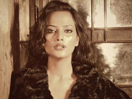 కామసూత్ర 3డీ హీరోయిన్ ఆకస్మిక మరణం.. షాక్ గురి చేసిన విషాద ఘటన