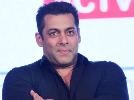 ఆ ఇద్దరితో పోలిస్తే నా టాలెంట్ తక్కువే, లక్కుతో నెట్టుకొస్తున్నా: స్టార్ హీరో హాట్ కామెంట్