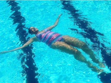 నిండు గర్భంతో హీరోయిన్.. అయినా ఎలాంటి పని చేస్తుందంటే, బికినీ ఫోటోలు వైరల్!