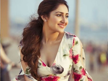 హానీమూన్ తర్వాత బిజీగా సాయేషా.. క్రేజీ హీరోతో రొమాంటిక్ సీన్లు