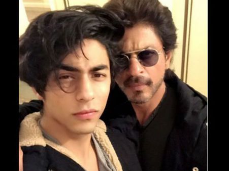బాలీవుడ్ ఎంట్రీ ఇవ్వబోతున్న షారుక్ ఖాన్ తనయుడు, నటుడిగా కాదట!