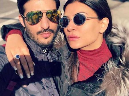 బాయ్ ఫ్రెండ్‌తో సీనియర్ హీరోయిన్ ఎంగేజ్మెంట్.. ప్రియుడి చేయి పట్టుకుని పరిగెడుతూ!