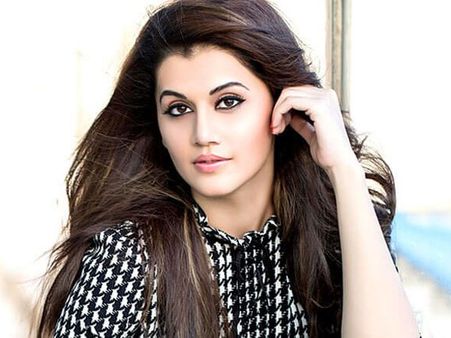 ఫైటింగ్ ఆపండి.. అదేదో నేనే తేల్చుకొంటా.. అమితాబ్, షారుక్ గొడవపై తాప్సీ రియాక్షన్