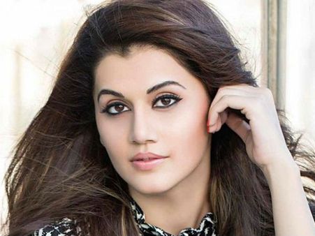 ఆమె కోసం ఎవరూ వెళ్ళరు.. ఆ చిత్రం చూసేది అందుకే.. నెటిజన్‌కు తాప్సి అదిరిపోయే కౌంటర్!