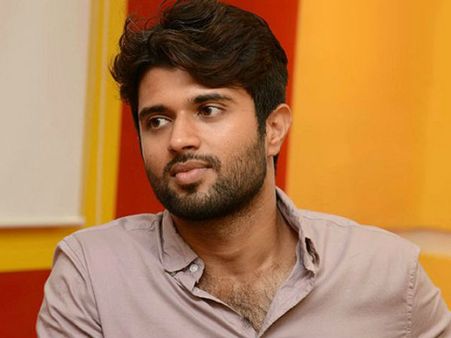 బాక్సాఫీస్ దద్దరిల్లేలా కొట్టిన డైరెక్టర్... లైన్లో విజయ్ దేవరకొండ కూడా?