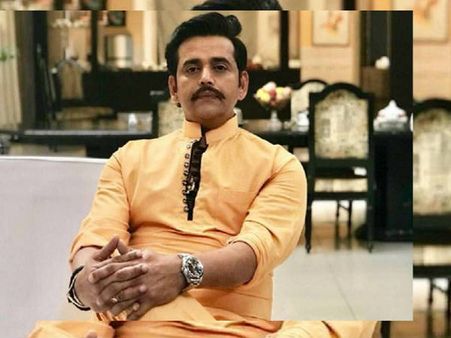 మోదీ జీవితంపై మరో మూవీ.. ప్రధానిపై కన్నేసిన ప్రముఖ విలన్